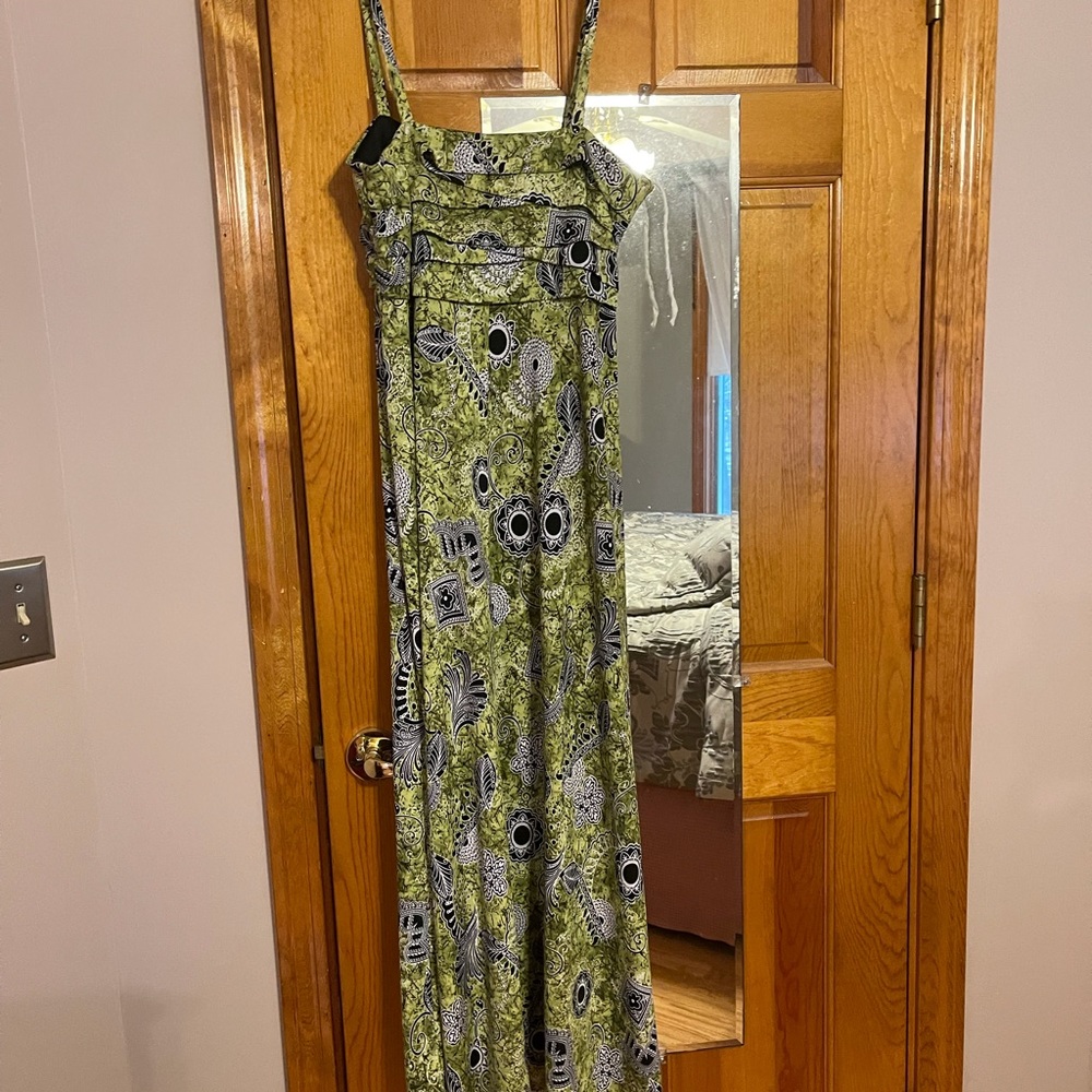 Dress. Size 10/12. Awesome fit, beach, wedding with jean jacket etc